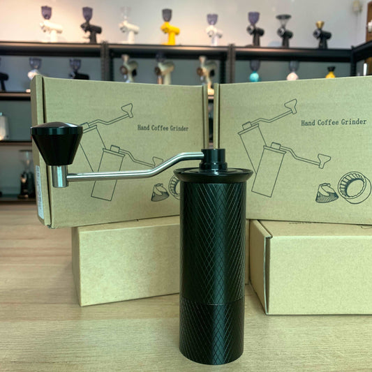 מטחנה ידנית צבע שחור (25 גרם) משלוח חינם - Oroast - Coffee Products אורוסט ציוד קפה