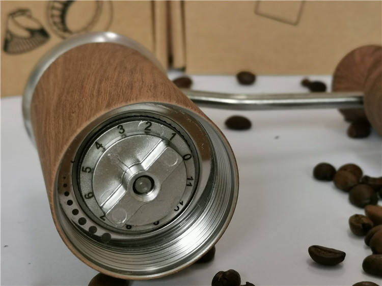 מטחנה ידנית, צבע עץ (15 גרם) משלוח חינם - Oroast - Coffee Products  אורוסט ציוד קפה 